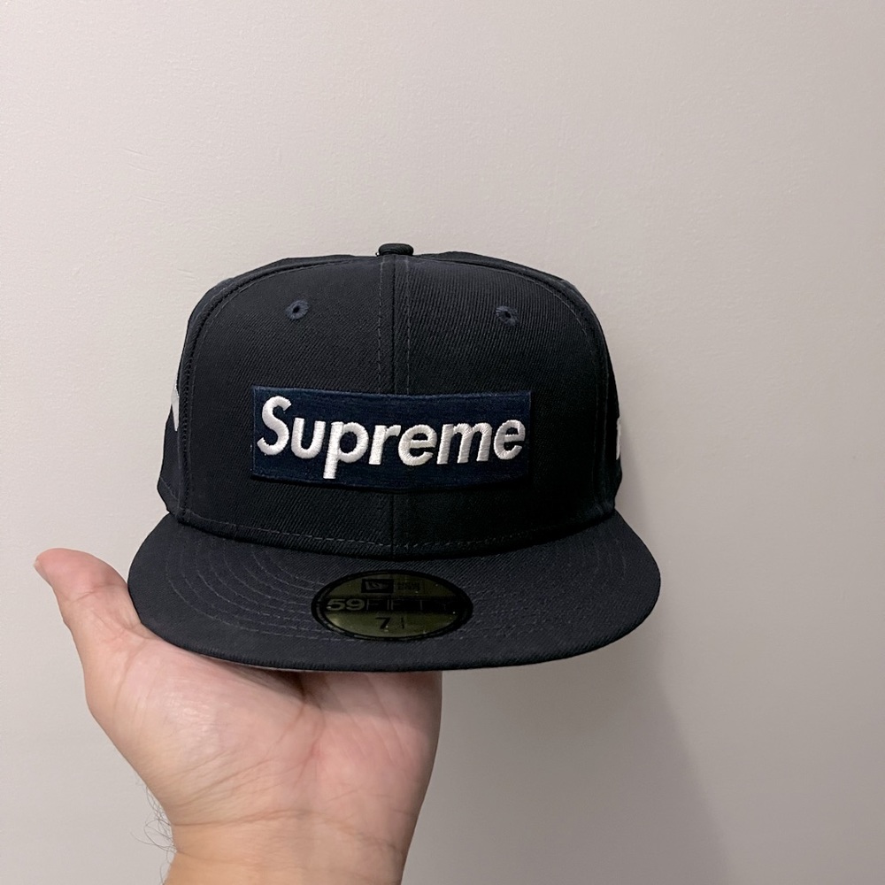 Brand new never worn Supreme mens fitted hat Sz 7 1/4